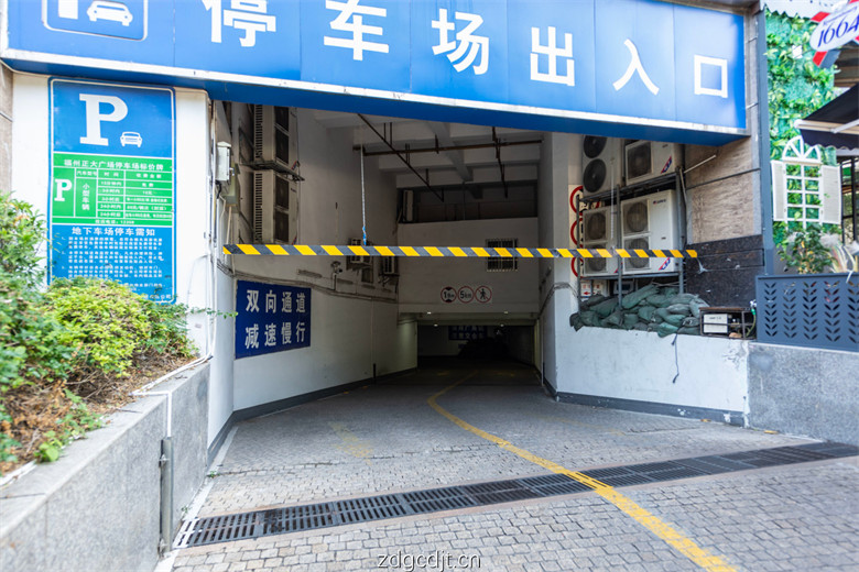 停车场入口